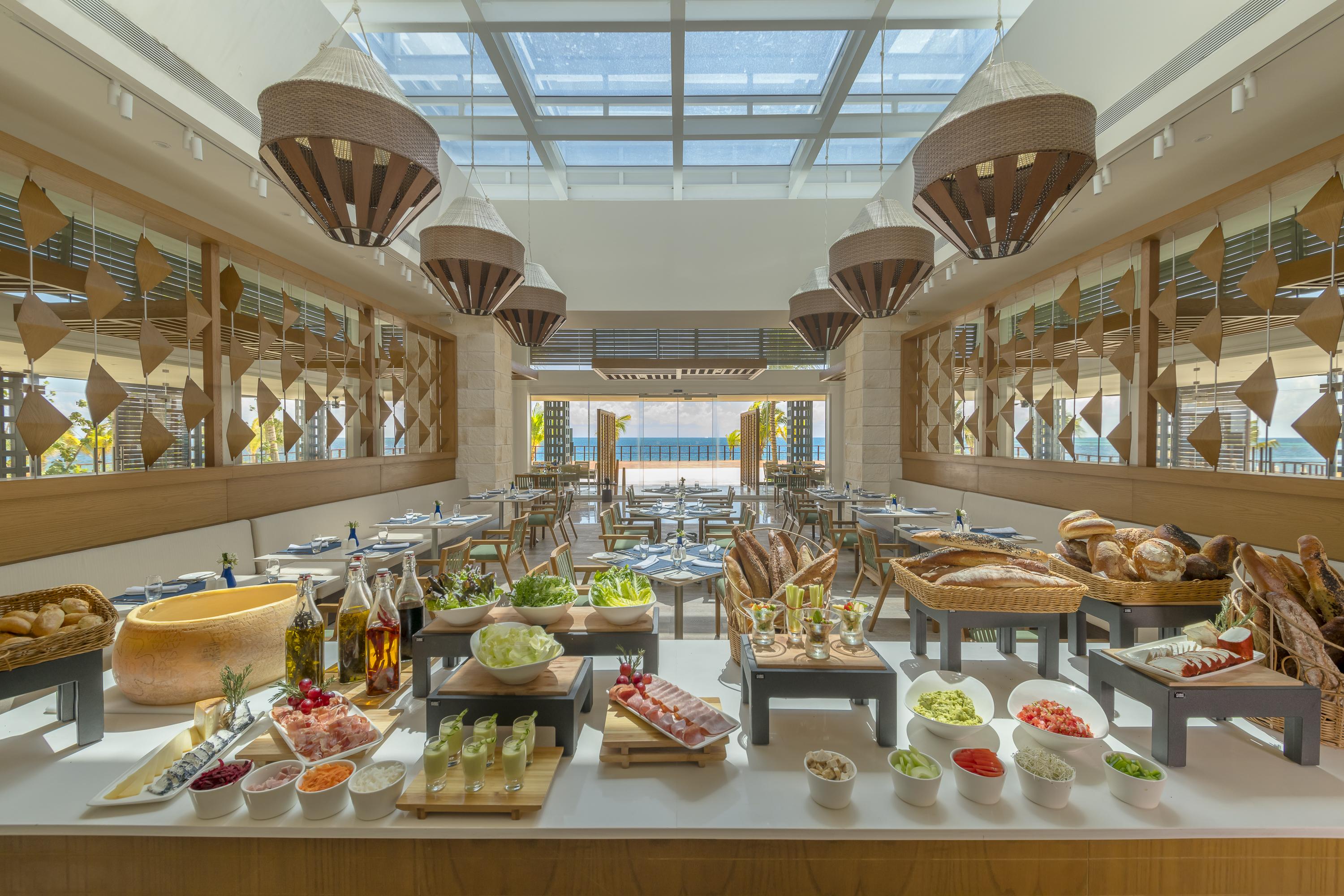 Haven Riviera Cancun (Adults Only) Alfredo V. Bonfil Exteriör bild The buffet at the hotel